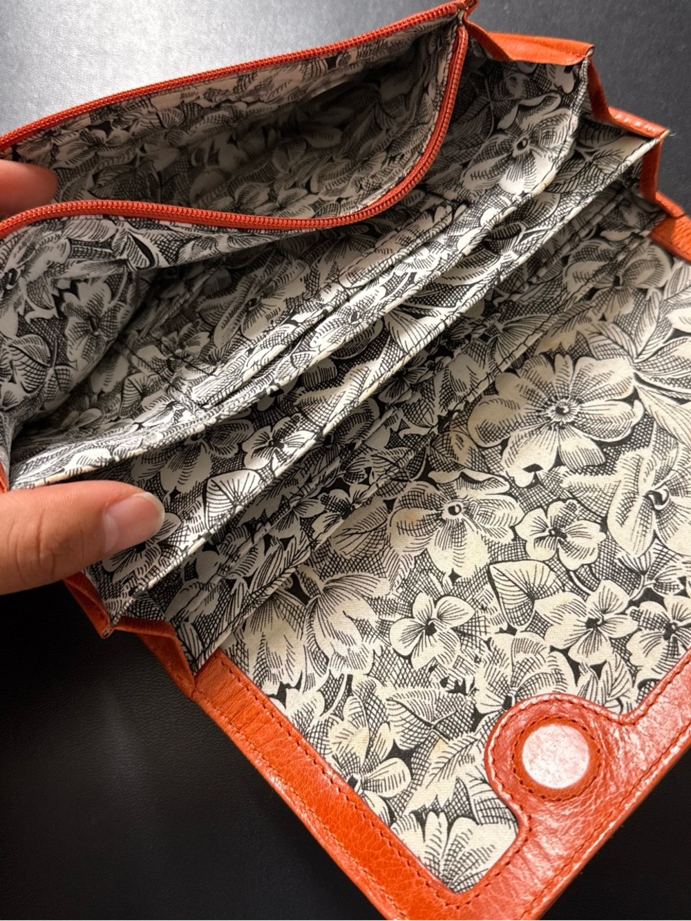 Hobo brand orange leather wallet - Picture 4 of 5